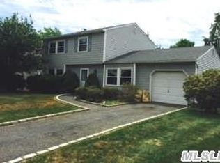 28 Harrison Ave, Bellport, NY 11713
