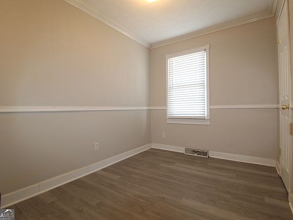 4th image of 16 Woodberry Dr SE
