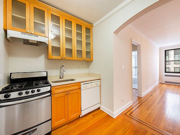 3rd image of 95 Lexington Ave APT 5J