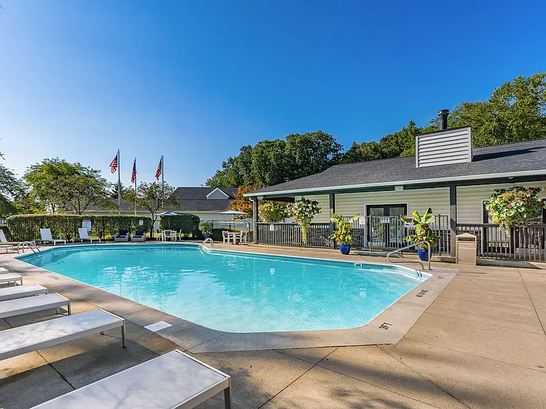 Lake Club — Photo 34