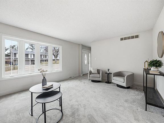 4th image of 3008 Circle Hill Ct NE
