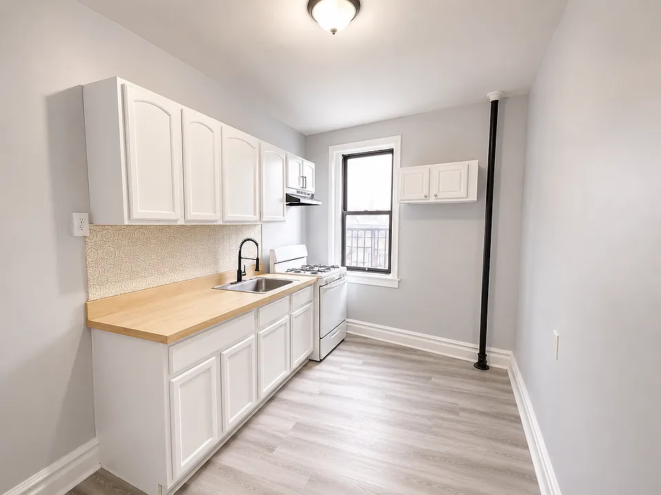 160 Ellis Ave #401