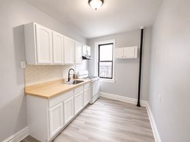 160 Ellis Ave