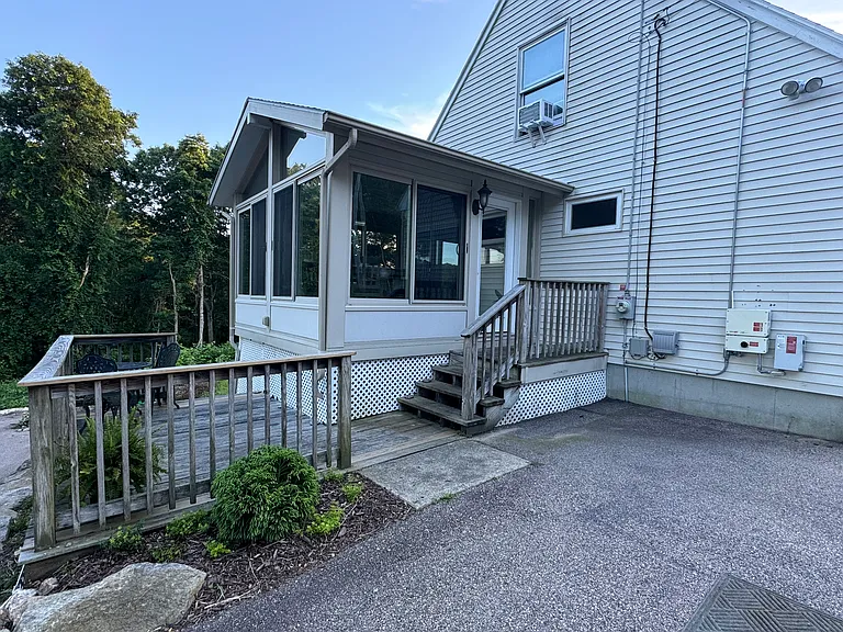 221 Narragansett Ave E — Photo 29
