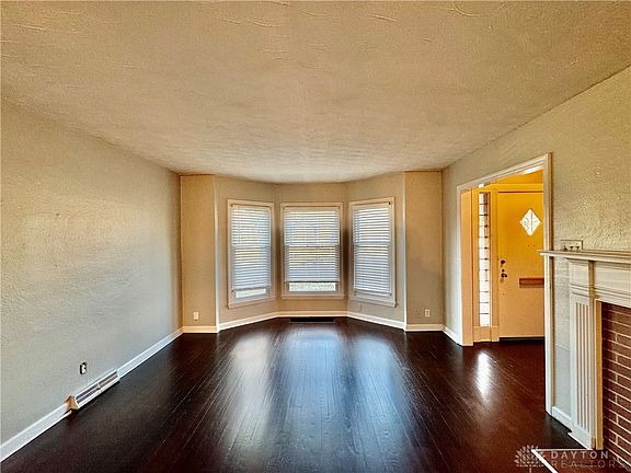4th image of 1240 Delaine Ave