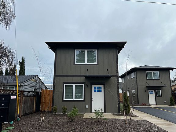 2nd image of 534 Putnam Ave #1