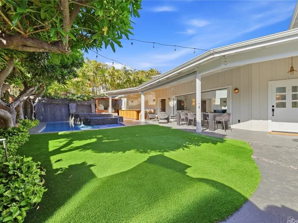 245 Palaoa Pl, Honolulu, HI 96816