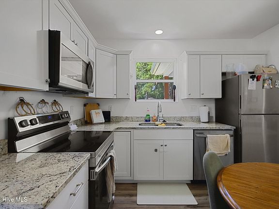 3rd image of 3522 Bullock Avenue