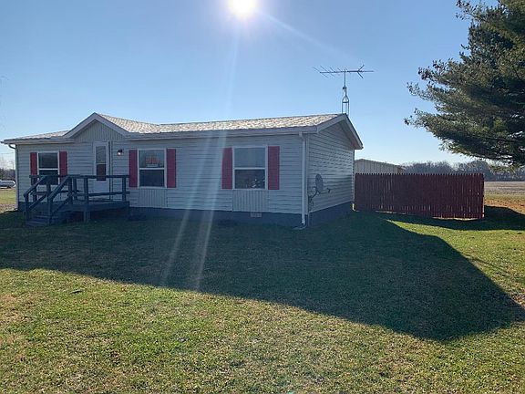 Fenced rear yard