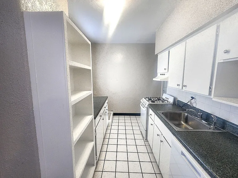 Ashley Towers — Photo 32