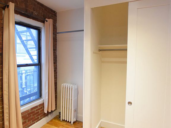 4th image of 26 Vandam St #3ER