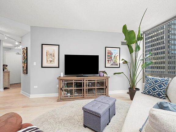 5th image of 222 N Columbus Dr APT 1310