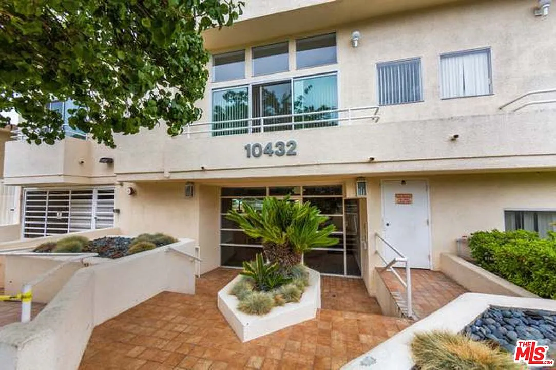 2 bed, 2.5 bath, 1648 sqft, $4,200 — Photo 1