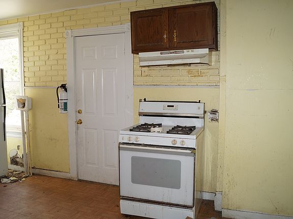 5th image of 434 Oak St