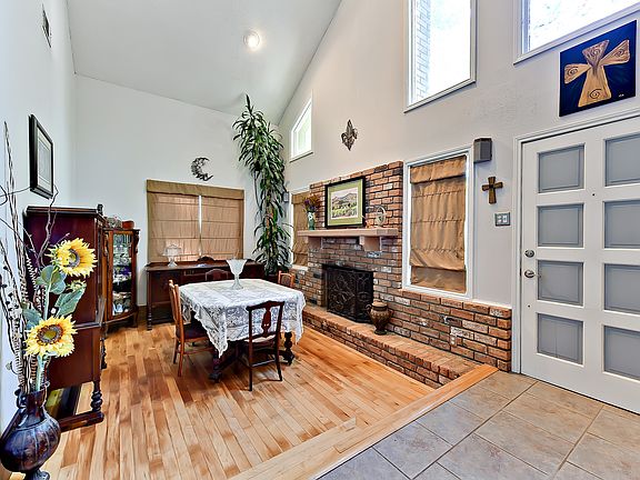 2nd image of 220 Rosewood St