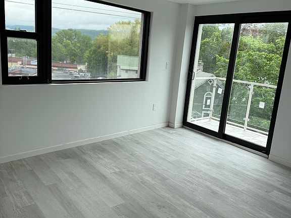 4th image of 51 Main St #Penthouse