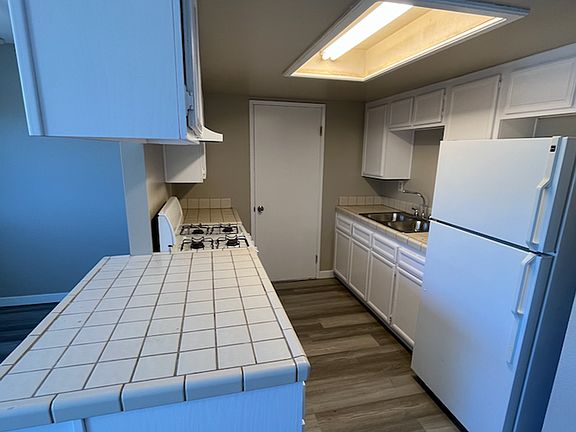 2nd image of 1123-1129 Cypress Ave #1127