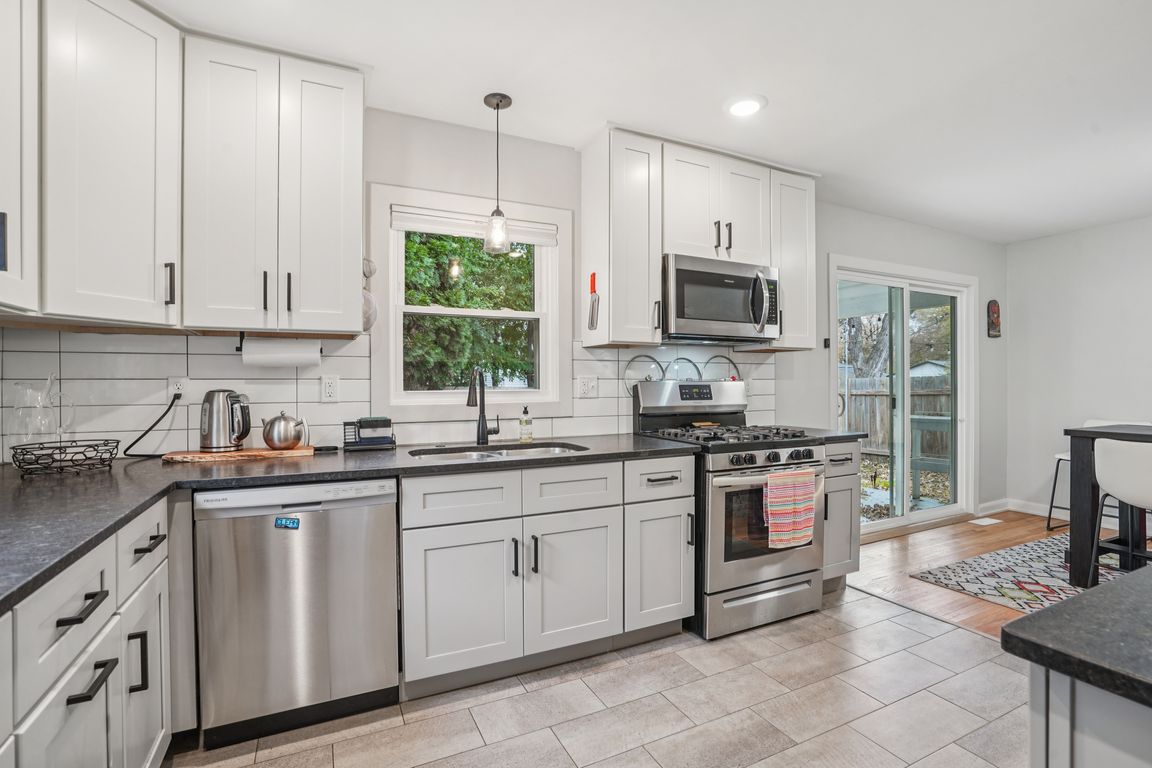 next background image