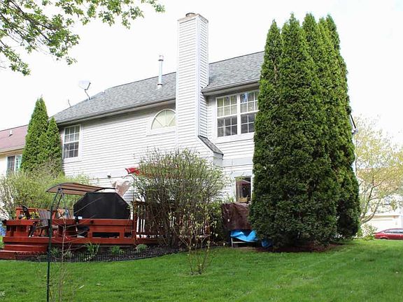 3rd image of 331 Lake Meadow Dr