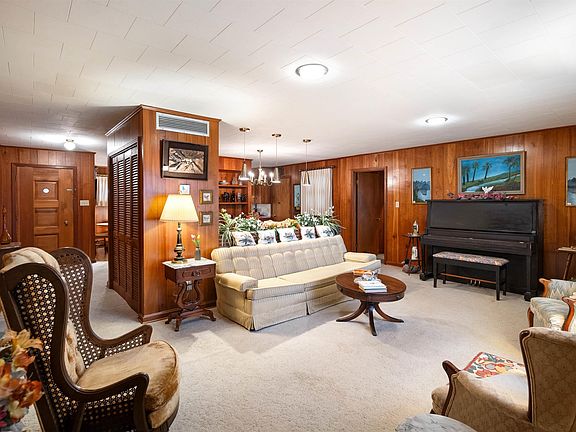 5th image of 414 Ridgecrest Dr