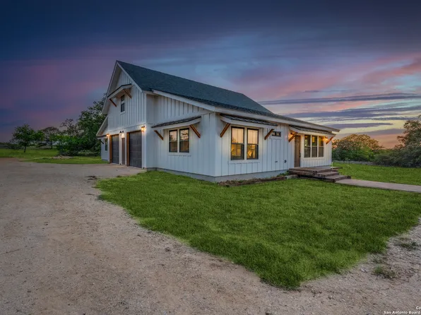 841 Postert, Floresville, TX 78114