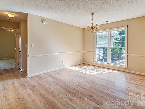 3rd image of 264 Cottage Ridge Rd