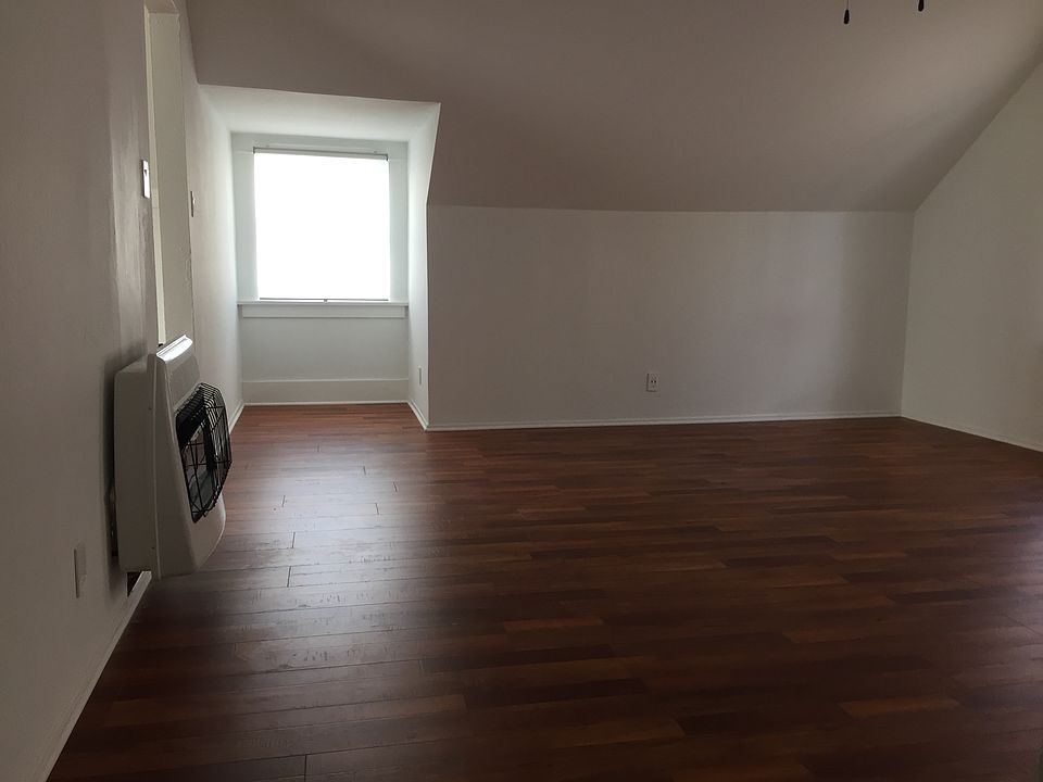 422 unit living room 