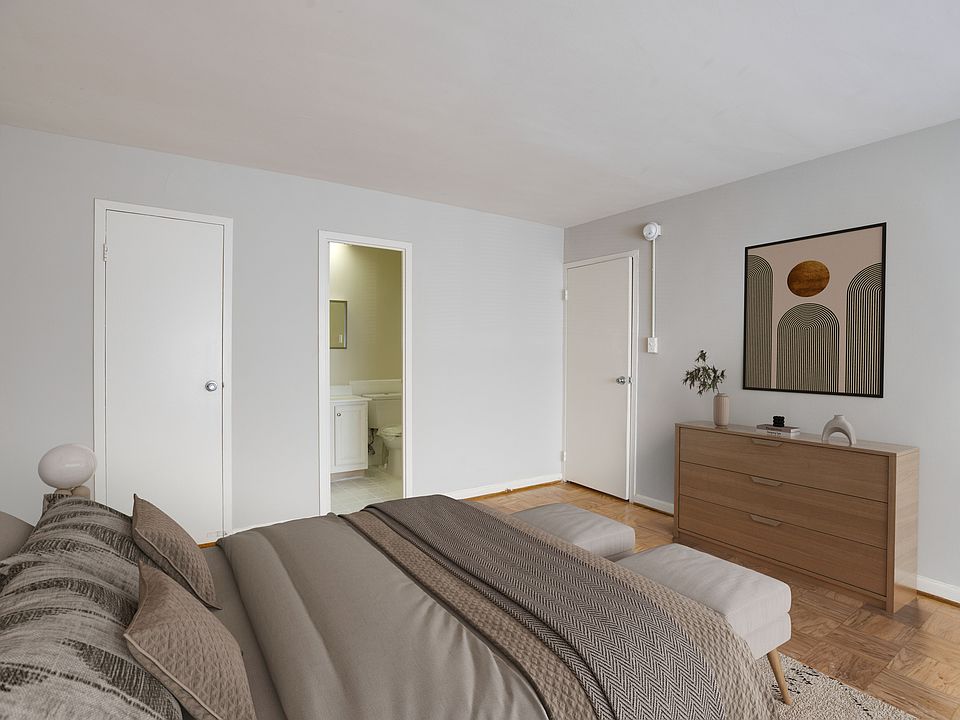 Bedroom (virtually staged)