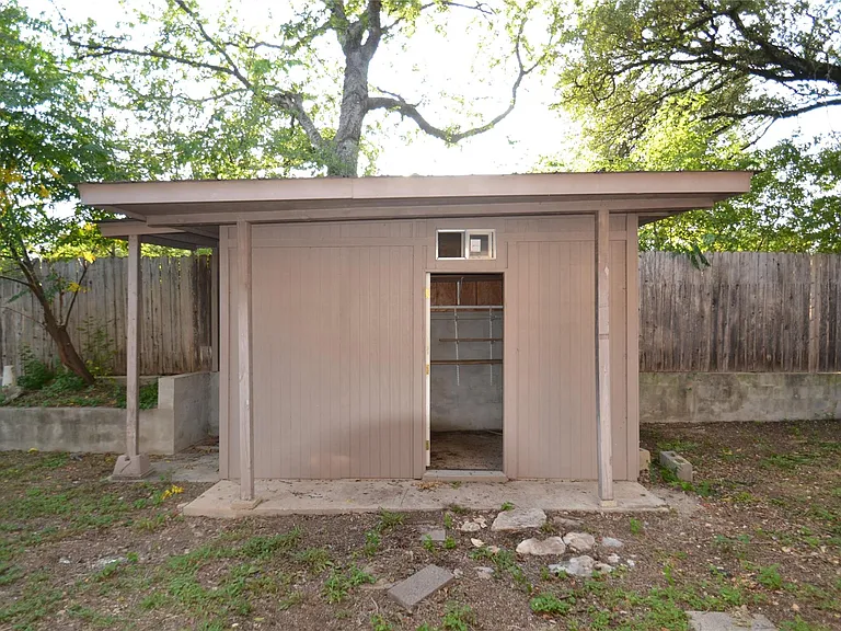 8833 Tallwood Dr — Photo 33