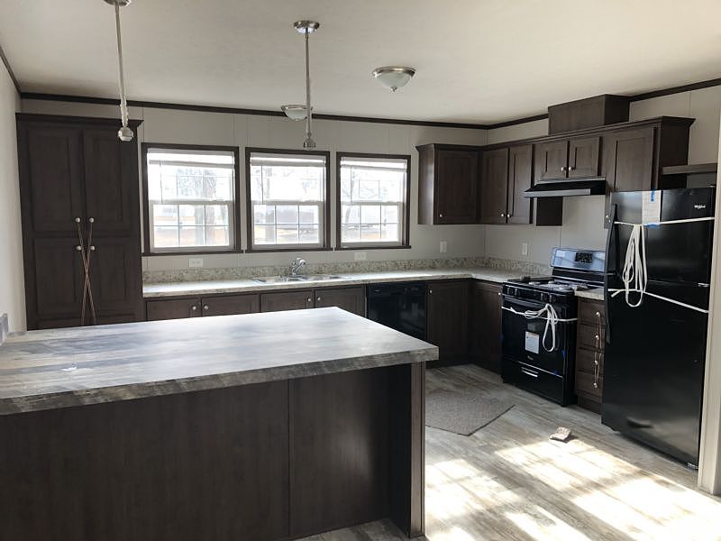 2nd image of 712 SE Ridgeview Dr