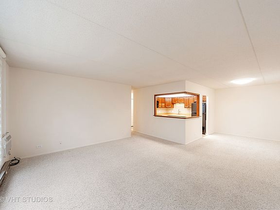 4th image of 9737 N Fox Glen Dr APT 6M