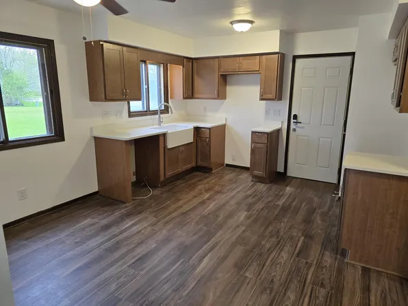 7553 S 75th St, Franklin, WI 53132