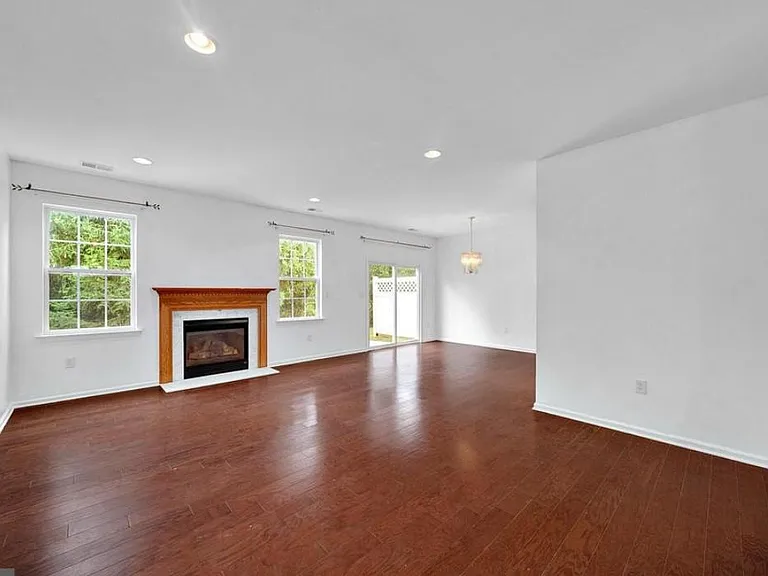21 Blake Dr — Photo 5