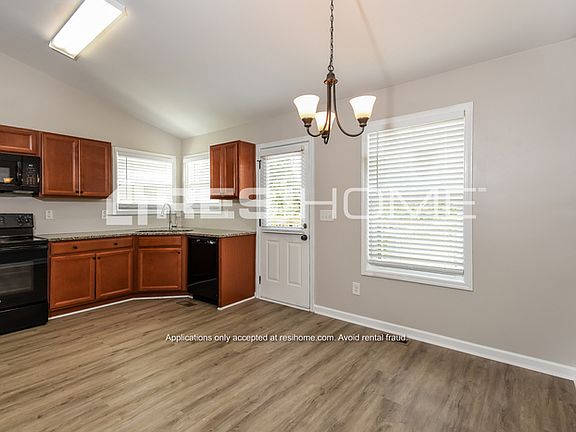 4th image of 21 Oakbrook Dr