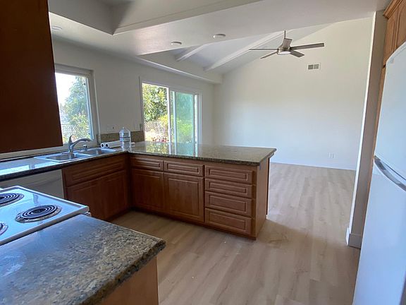 4th image of 641 Windsor Cir