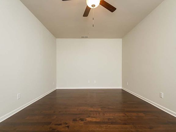 5th image of 410 Riverwood Ct
