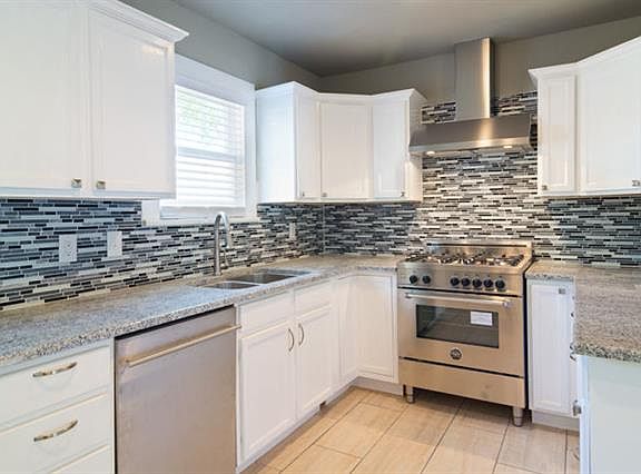 5th image of 3817 Dexter Ave