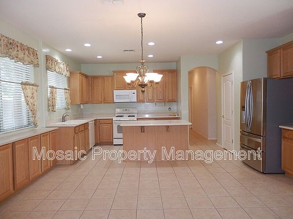 3rd image of 18420 E Oak Hill Ln