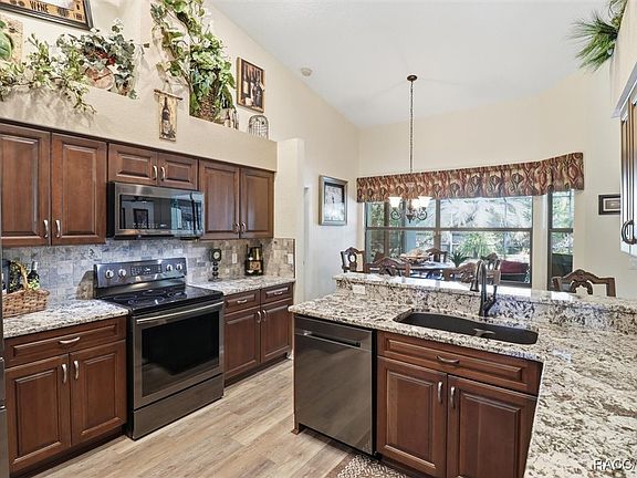 3rd image of 1 Linder St