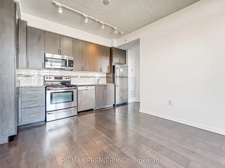 800 Lawrence Ave W #2013 — Photo 20
