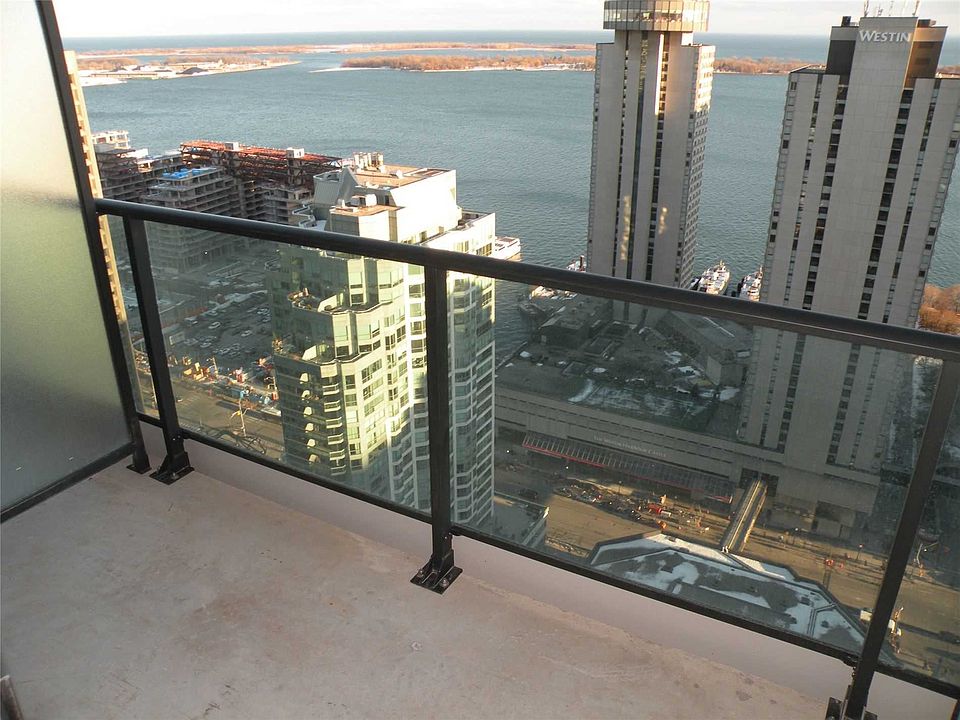 2nd image of 33 Bay St #3611