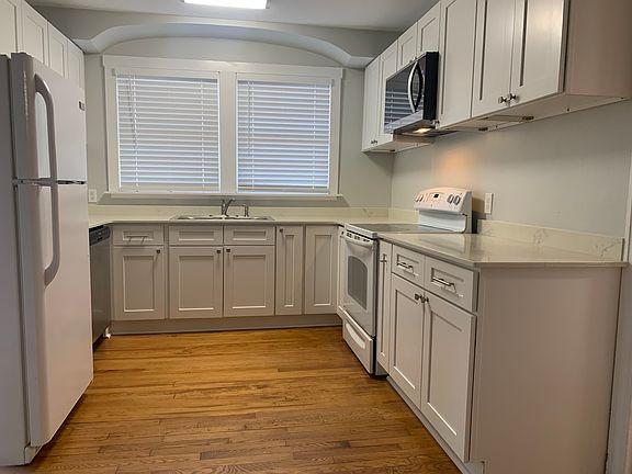 3rd image of 2344 Oak St #3