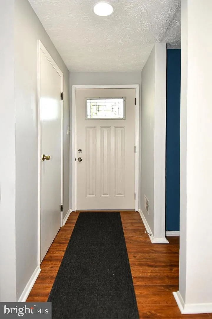 2 bed, 3.0 bath, 1330 sqft, $2,500 — Photo 3