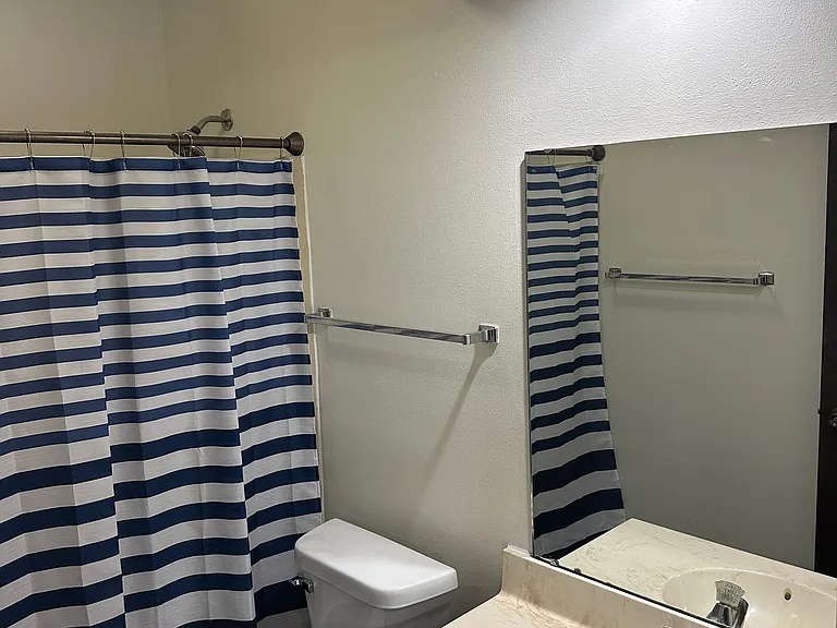Immaculate Updated 1 & 2 Bedroom with 1 Bath — Photo 5