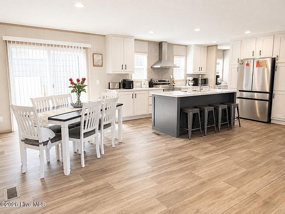 3rd image of 2084 Spring Garden Road