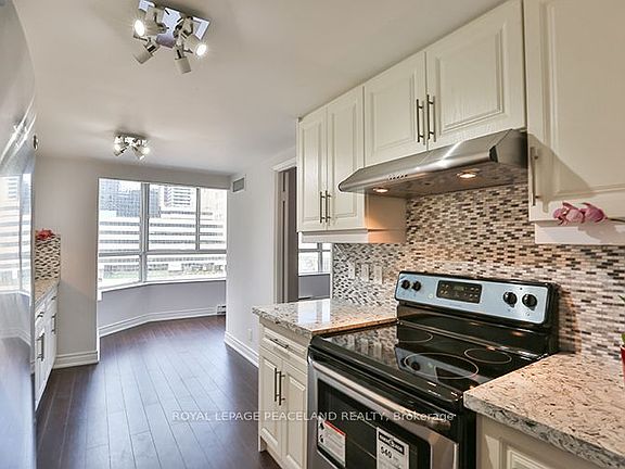 5th image of 44 Gerrard St W #704