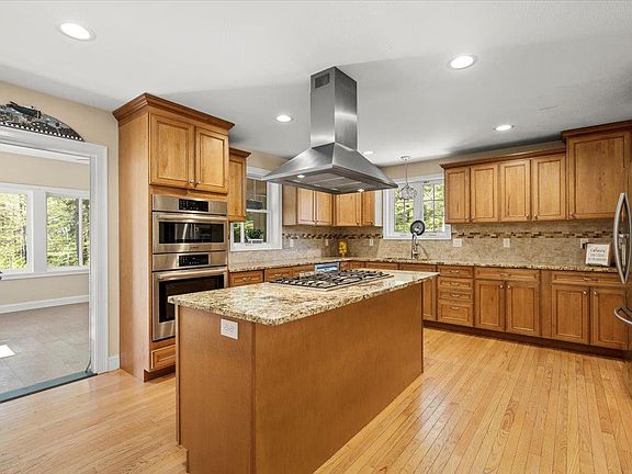 5th image of 164 Bartlett Dr