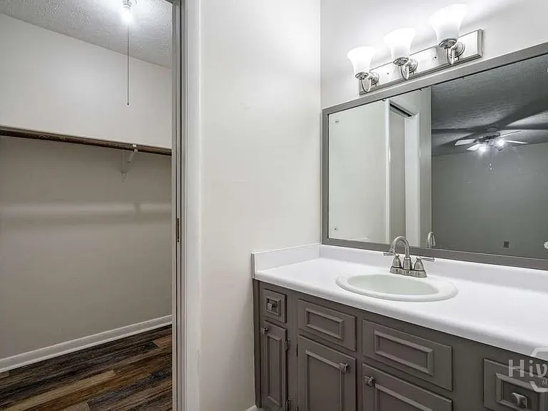 108 Fernbanks Ct — Photo 16
