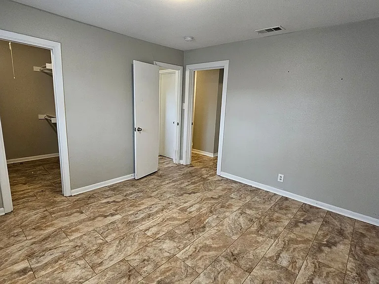 2115 Glenwood Ln — Photo 40