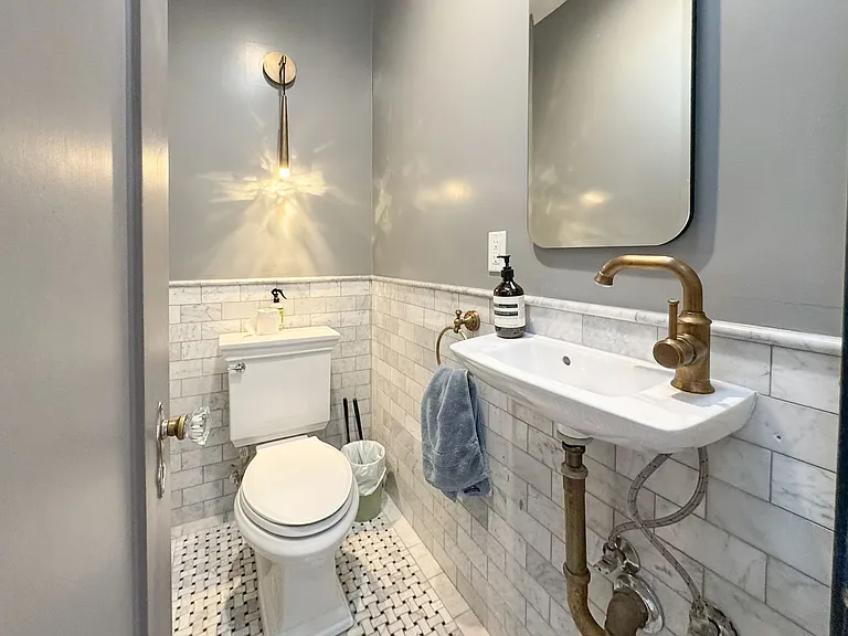 345 Westbourne Dr — Photo 17